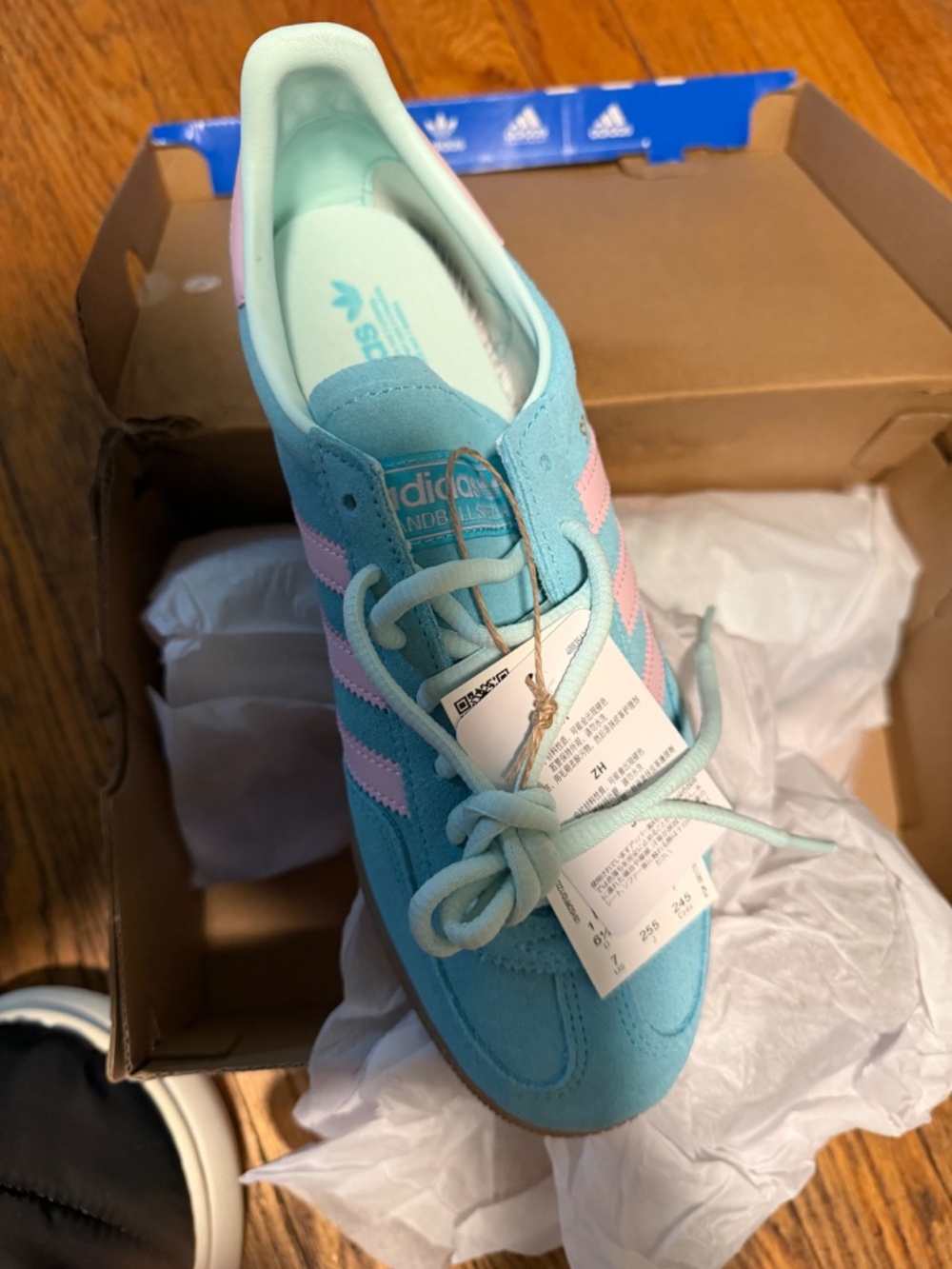 Adidas - Picture 2 of 5